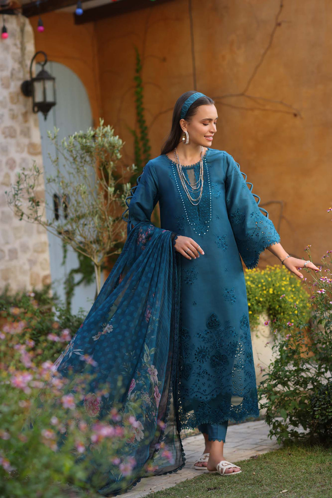 Noor by Saadia Asad | Luxe Chikankari 25 | D8-B - House Of Hania