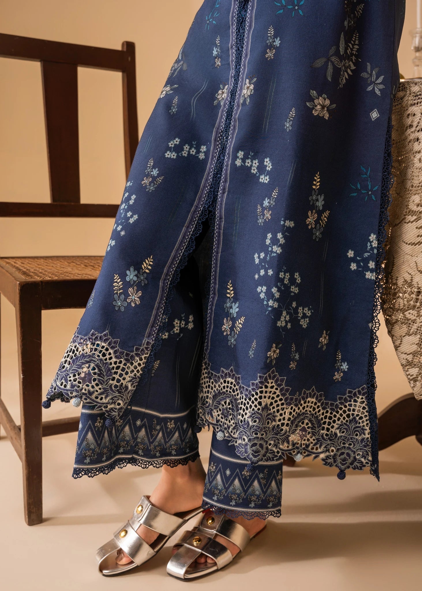 Nureh | Shades of Winter | LYRA (AZ-08) - House Of Hania