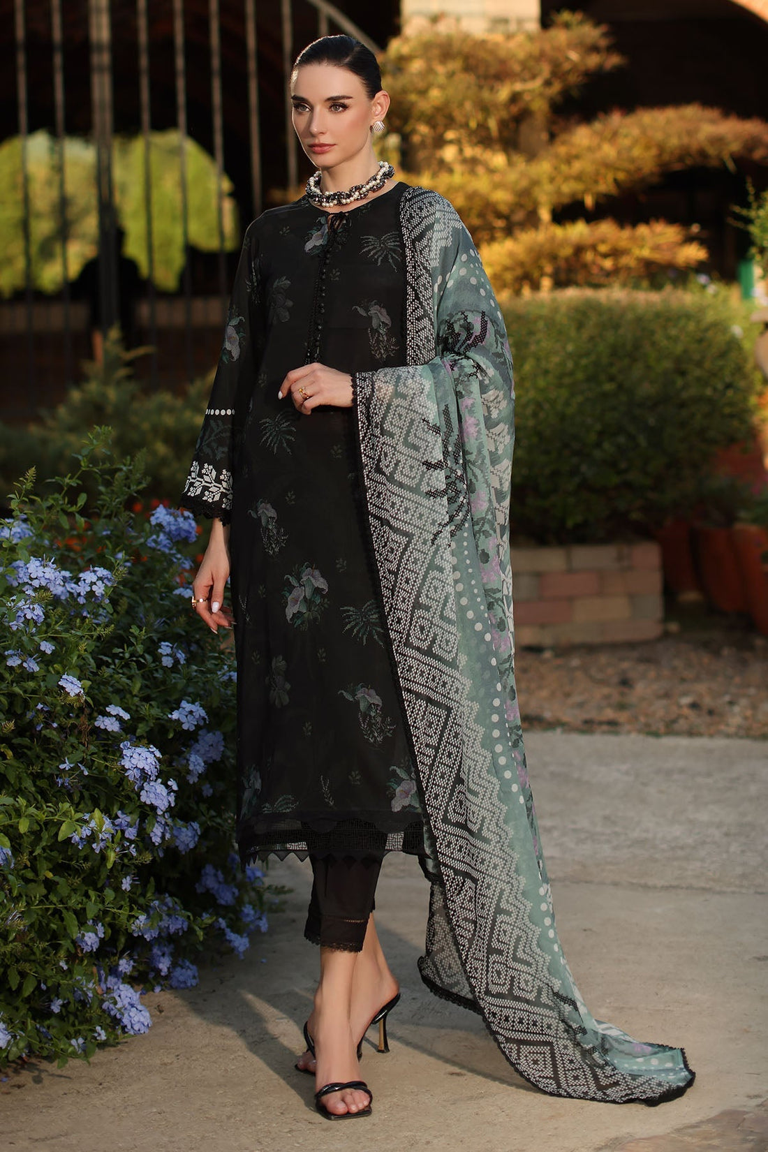 Nureh | Signature Prints 26 | SP-198 - House Of Hania