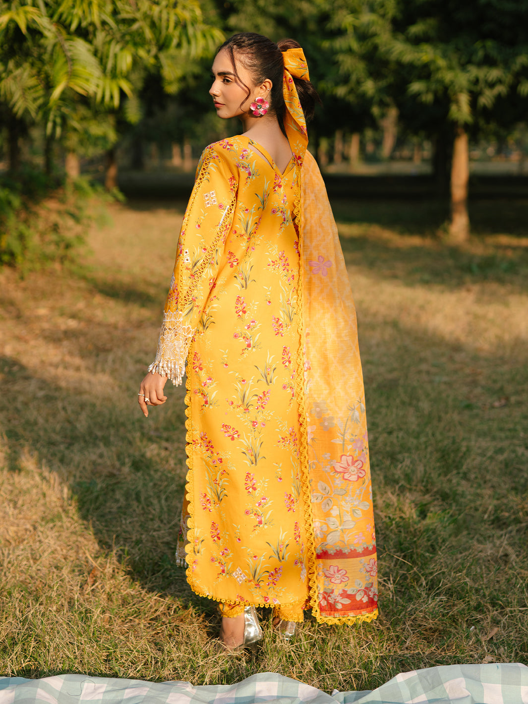 Parishay | Ivy Bloom Luxury Lawn | IVY-01 - House Of Hania