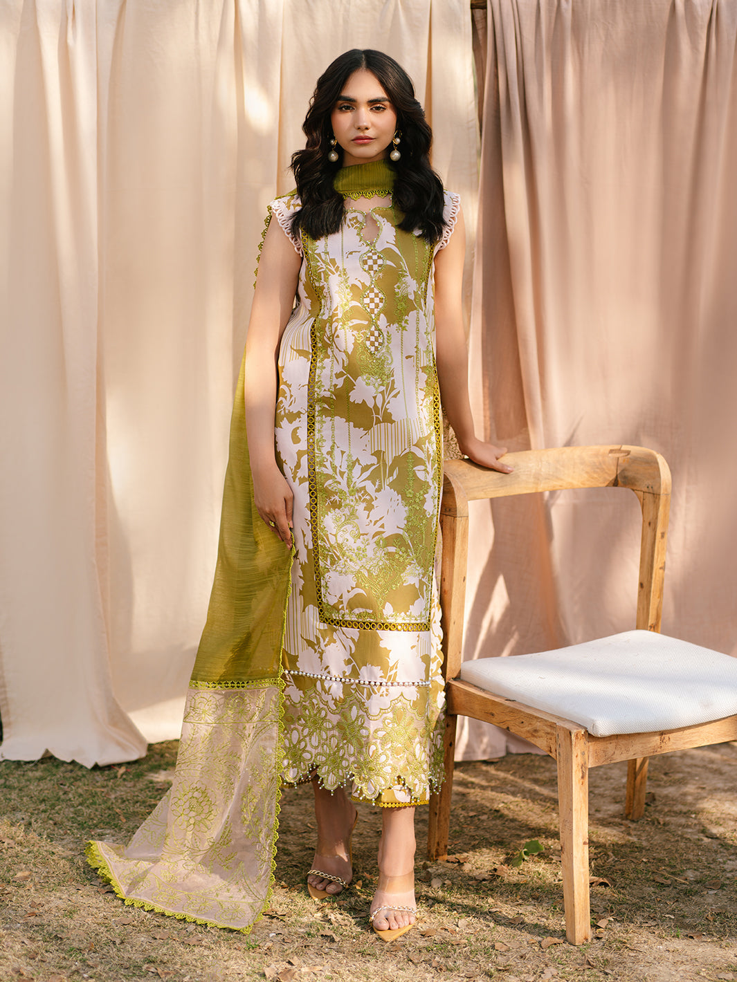 Parishay | Ivy Bloom Luxury Lawn | IVY-12 - House Of Hania