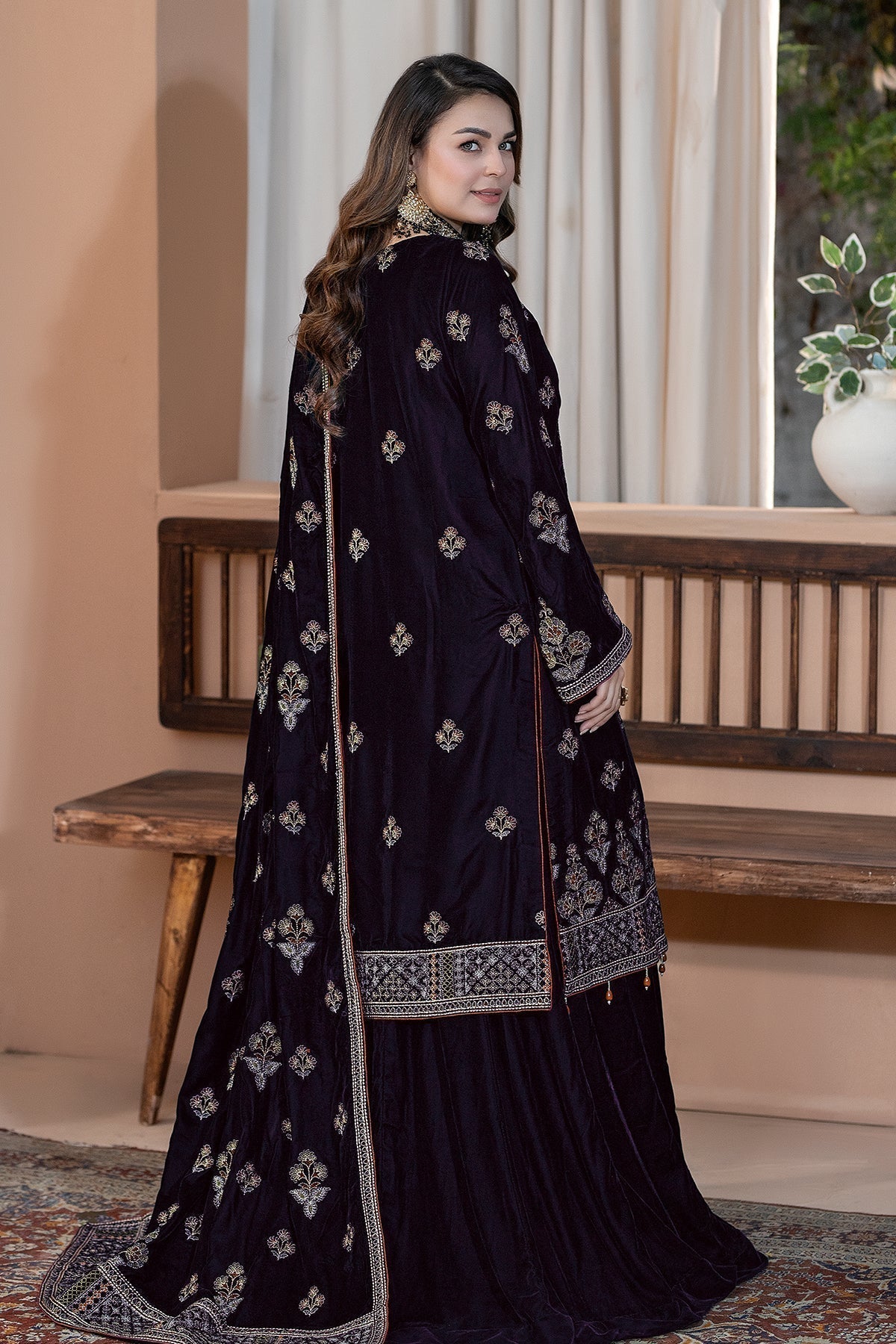 Raeesa Premium | Bareeza Velvet | VL-102 - House Of Hania