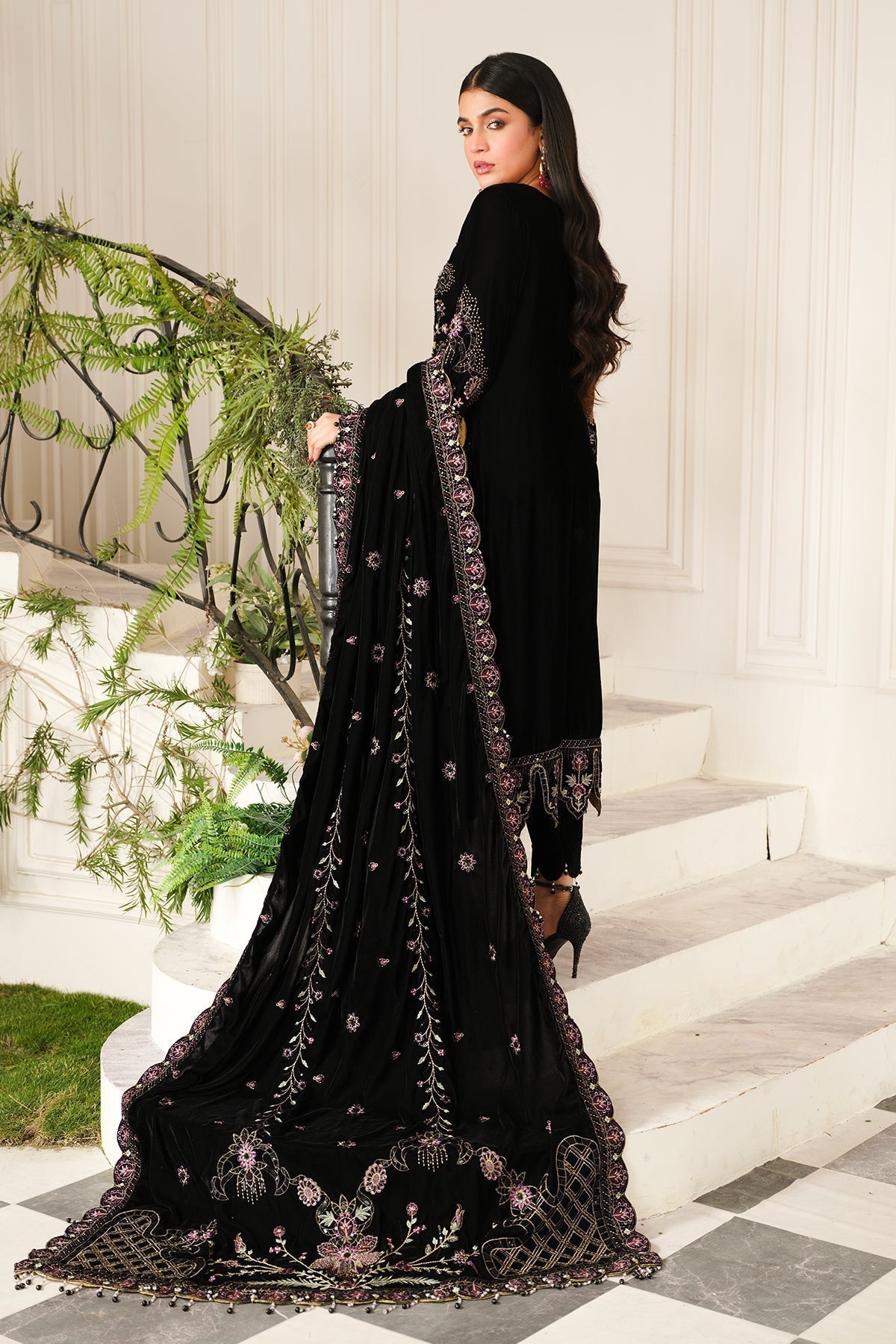 Raeesa Premium | Sheen Luxury Velvet | Noir - House Of Hania