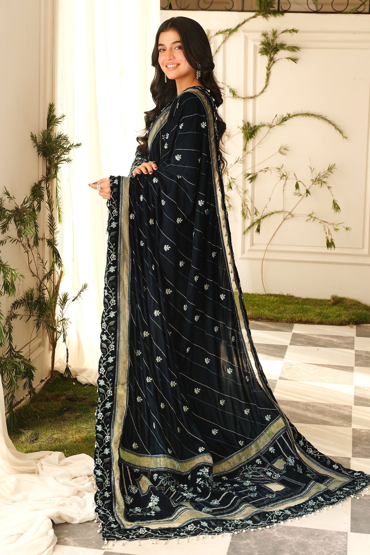 Raeesa Premium | Sheen Luxury Velvet | Zeve - House Of Hania