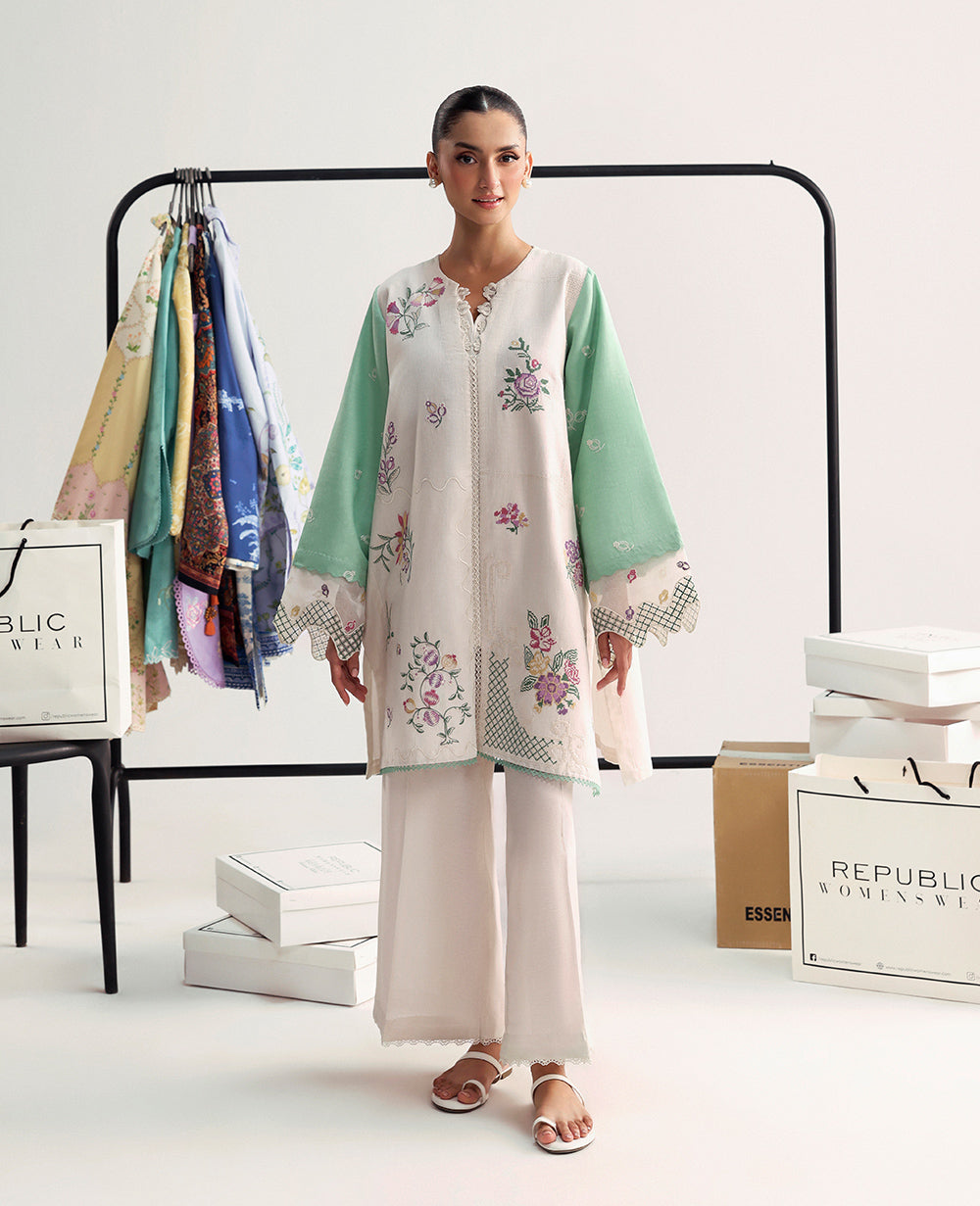 Republic Womenswear | Essentials Pre Fall | Serenya - House Of Hania
