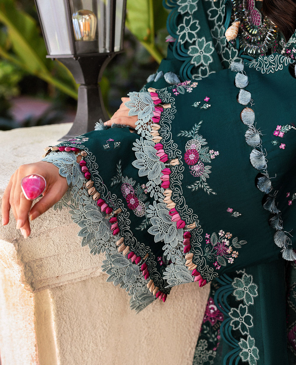 Republic Womenswear | Kalani Eid Luxury Lawn 25 | D1-B - Zehra - House Of Hania