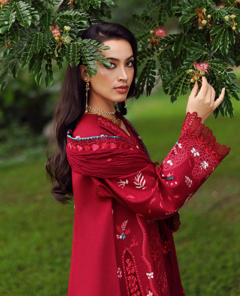 Republic Womenswear | Lilas Lawn 26 | Isara - House Of Hania