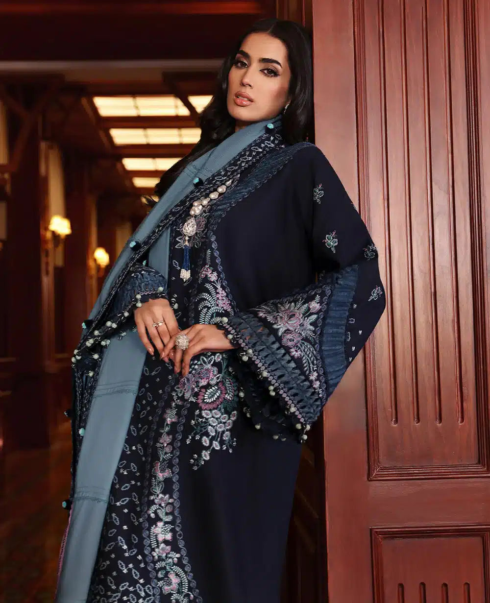 Republic Womenswear | Noemei Luxury Shawl 23 | NWU23-D5-B - House Of Hania