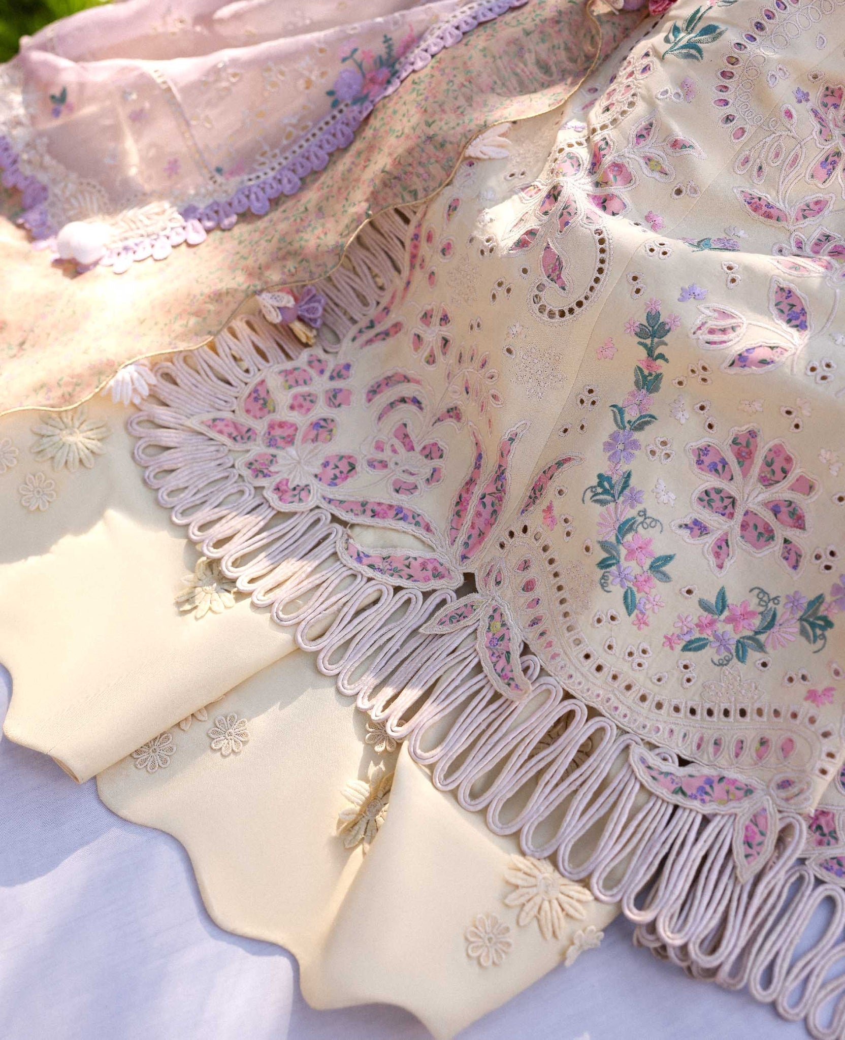 Republic Womenswear | Reine Luxury Lawn 26 | Lumi - House Of Hania