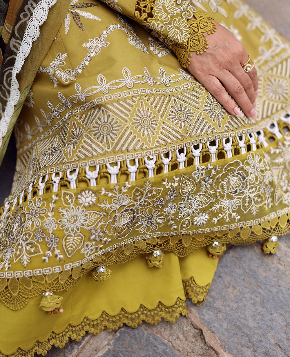 Republic Womenswear | Talia Luxury Lawn 25 | D1-A - Numa - House Of Hania