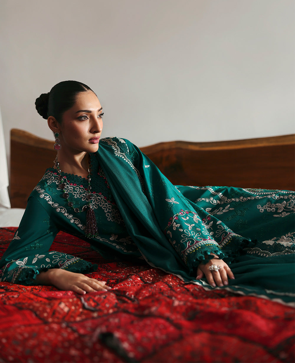 Republic Womenswear | Talia Luxury Lawn 25 | D8-B - Nia - House Of Hania