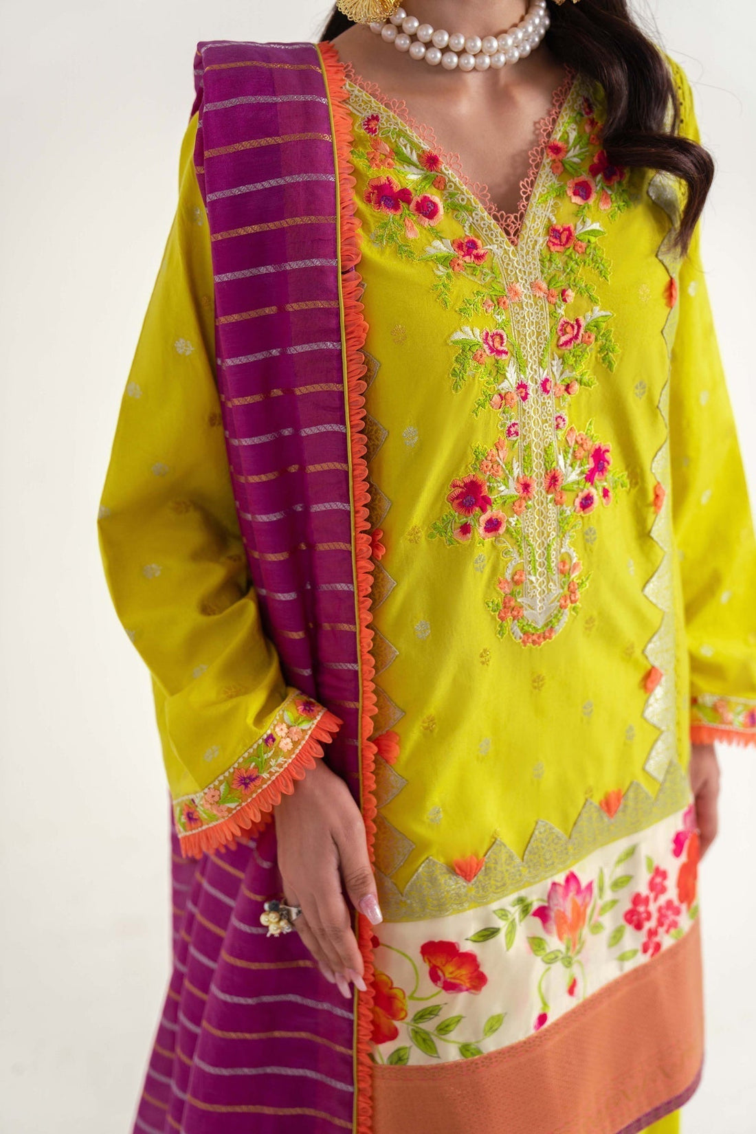 Sable Vogue | Luxury Lawn 25 | SL-04-25-V2 - House Of Hania