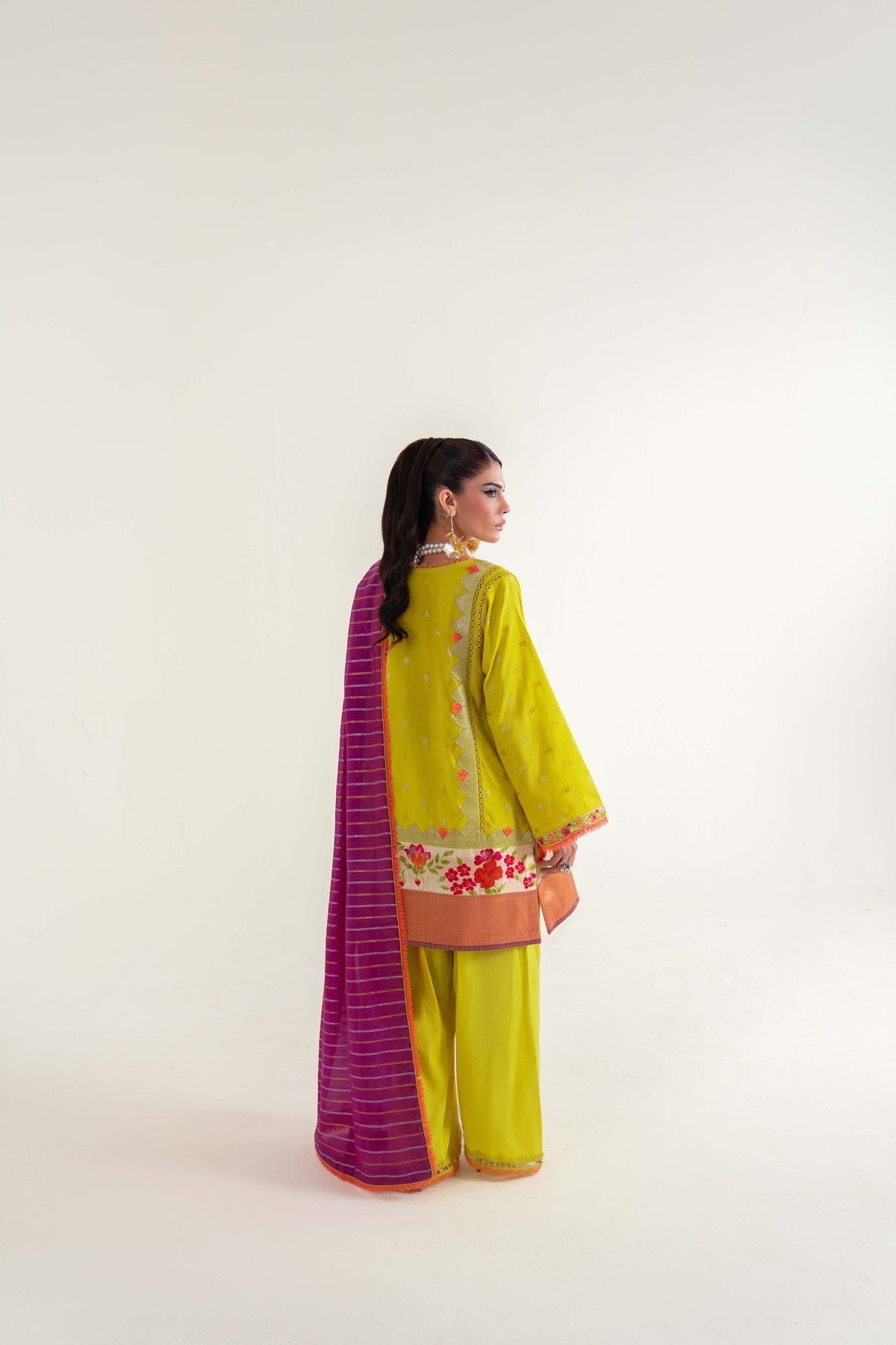 Sable Vogue | Luxury Lawn 25 | SL-04-25-V2 - House Of Hania