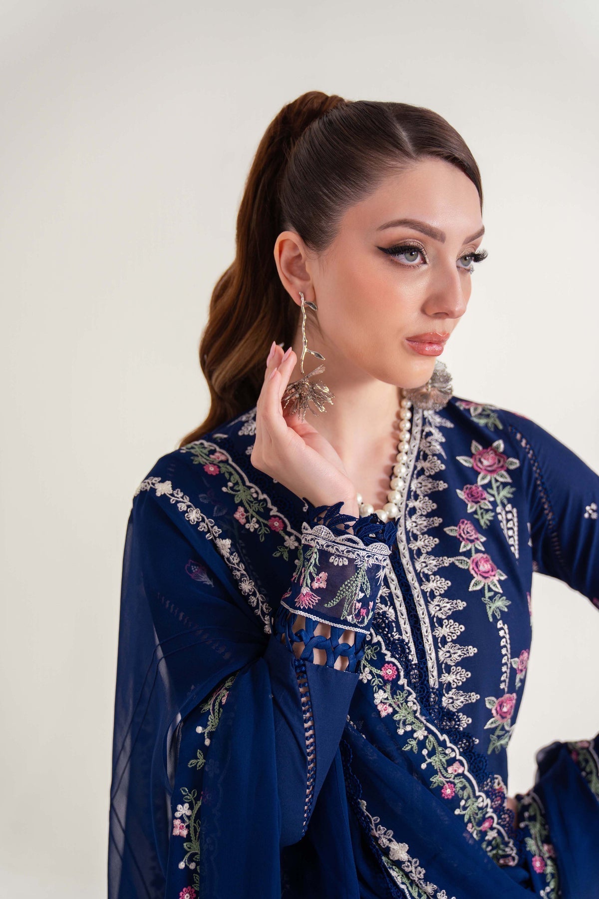 Sable Vogue | Luxury Lawn 25 | SL-07-25-V2 - House Of Hania