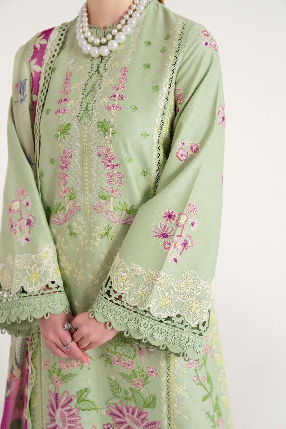 Sable Vogue | Luxury Lawn 25 | SL-09-25-V2 - House Of Hania