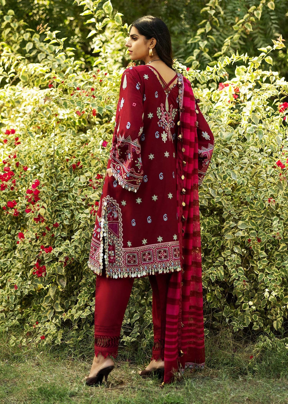 Sadaf Fawad Khan | Siraa Lawn 25 |WISTERIA - B - House Of Hania