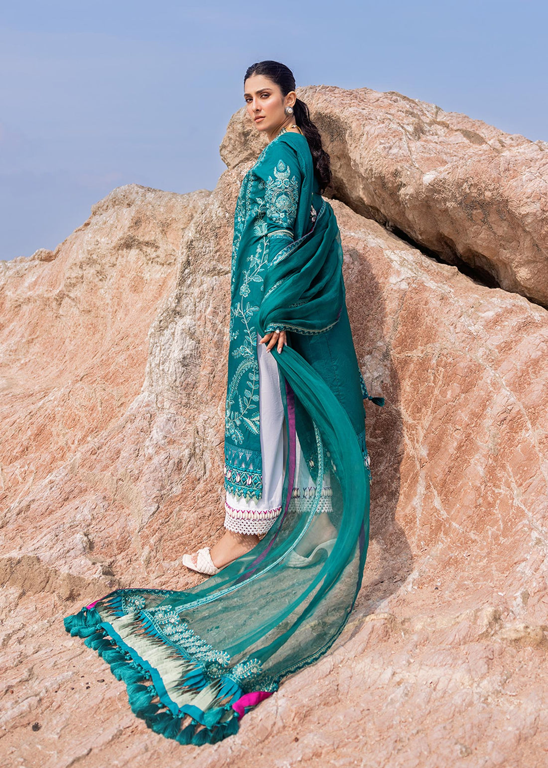 Sadaf Fawad Khan | Siraa Luxury Lawn 24| Elaheh (A) - House Of Hania