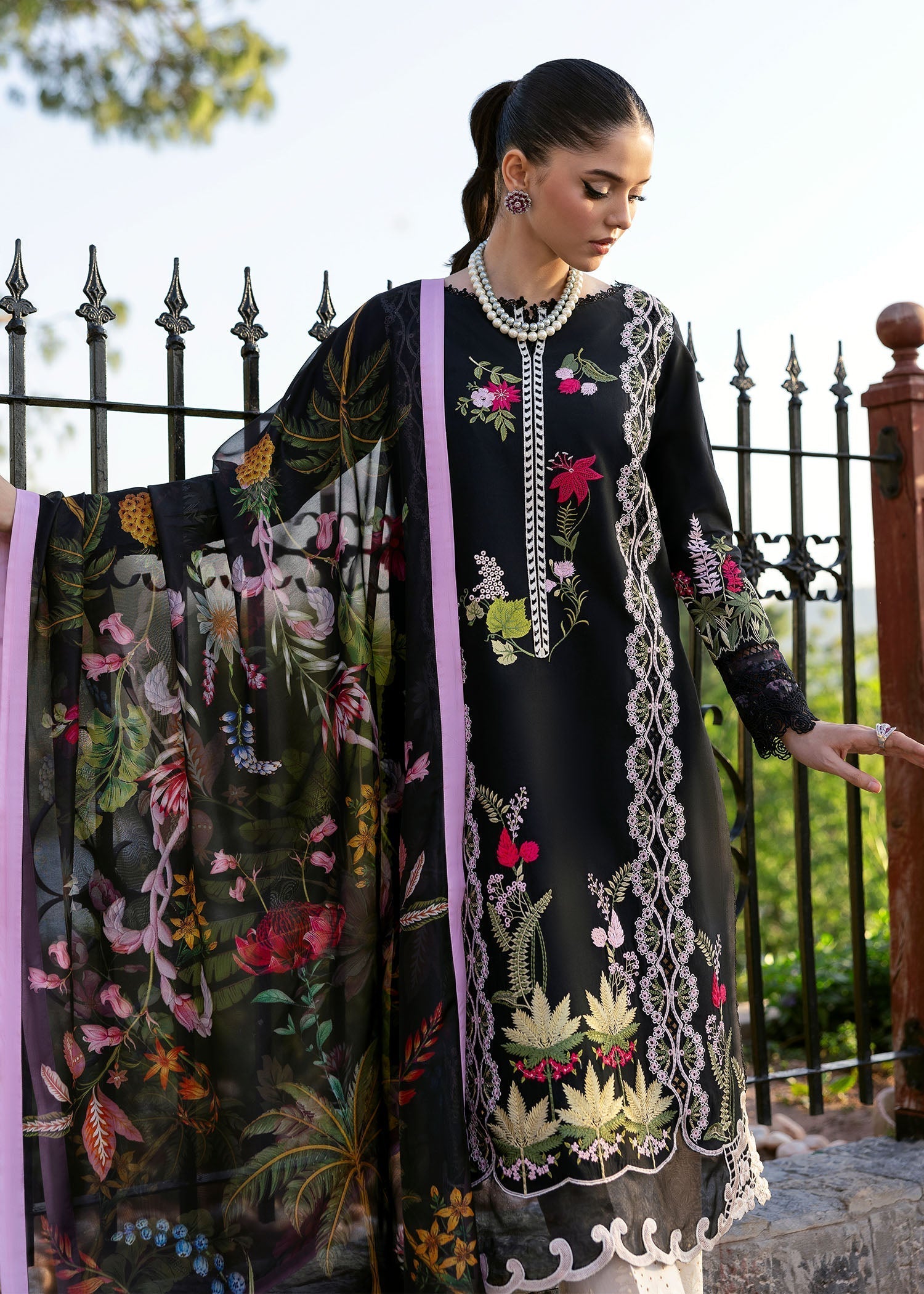Saira Shakira | Bloom Lawn 25 | SAUVAGE 6-B - House Of Hania