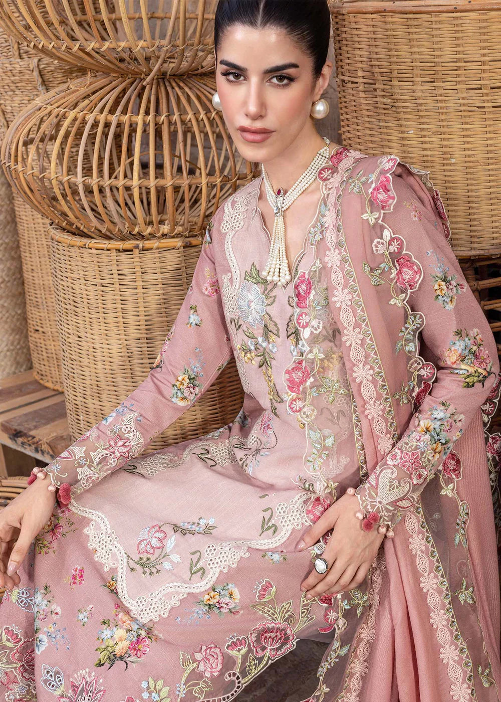 Saira Shakira | Winter 25 | ESMAE 3-A - House Of Hania