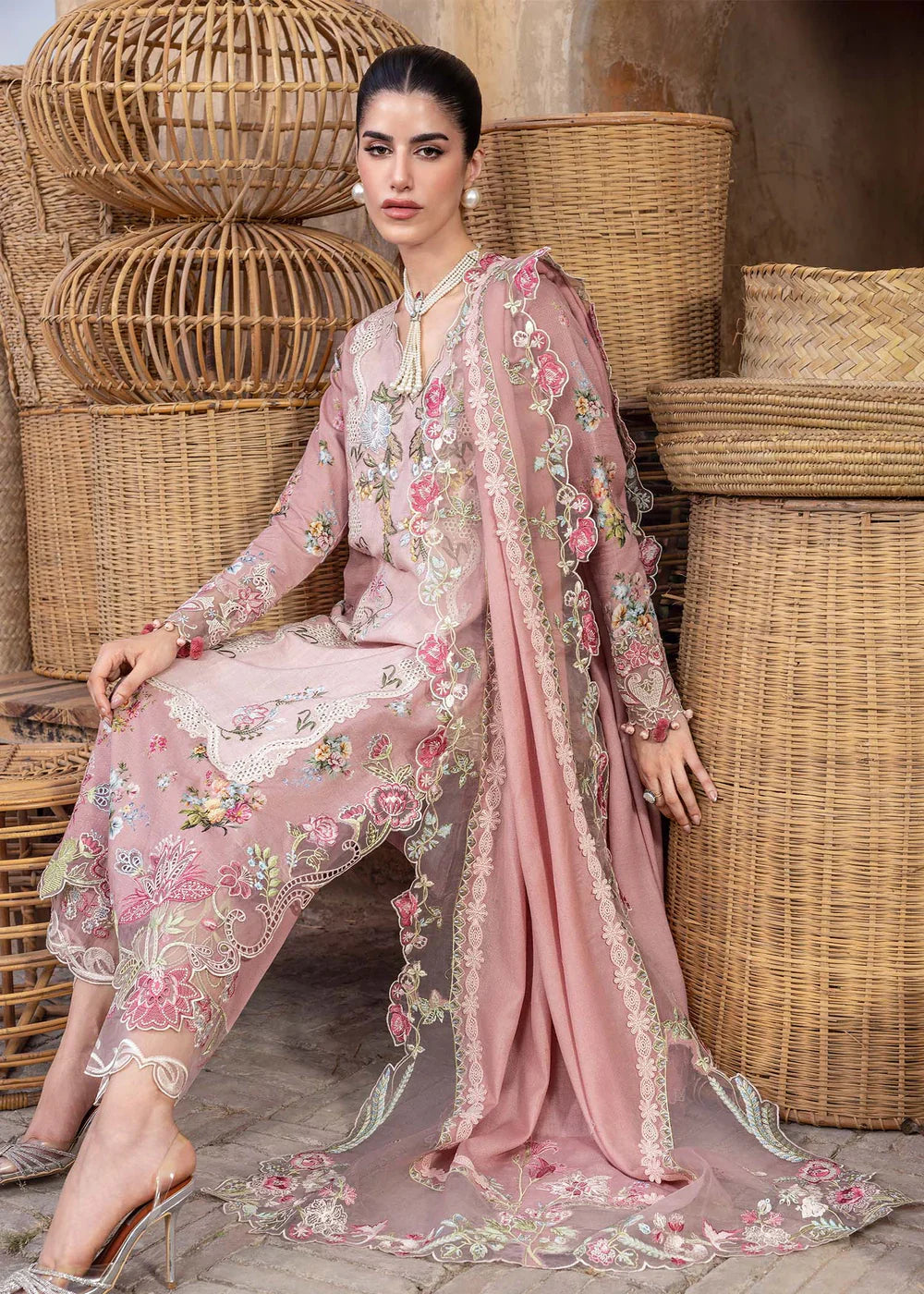 Saira Shakira | Winter 25 | ESMAE 3-A - House Of Hania