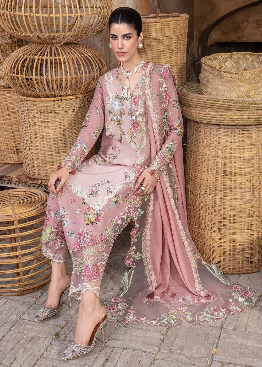 Saira Shakira | Winter 25 | ESMAE 3-A - House Of Hania