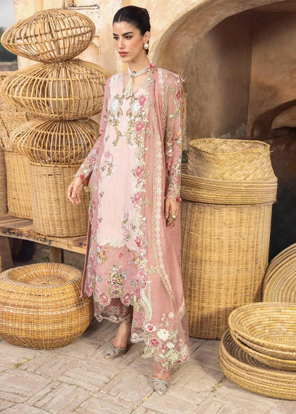 Saira Shakira | Winter 25 | ESMAE 3-A - House Of Hania