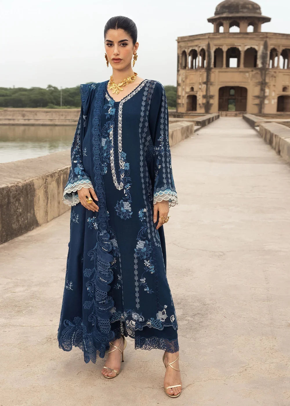 Saira Shakira | Winter 25 | LILA 1-A - House Of Hania