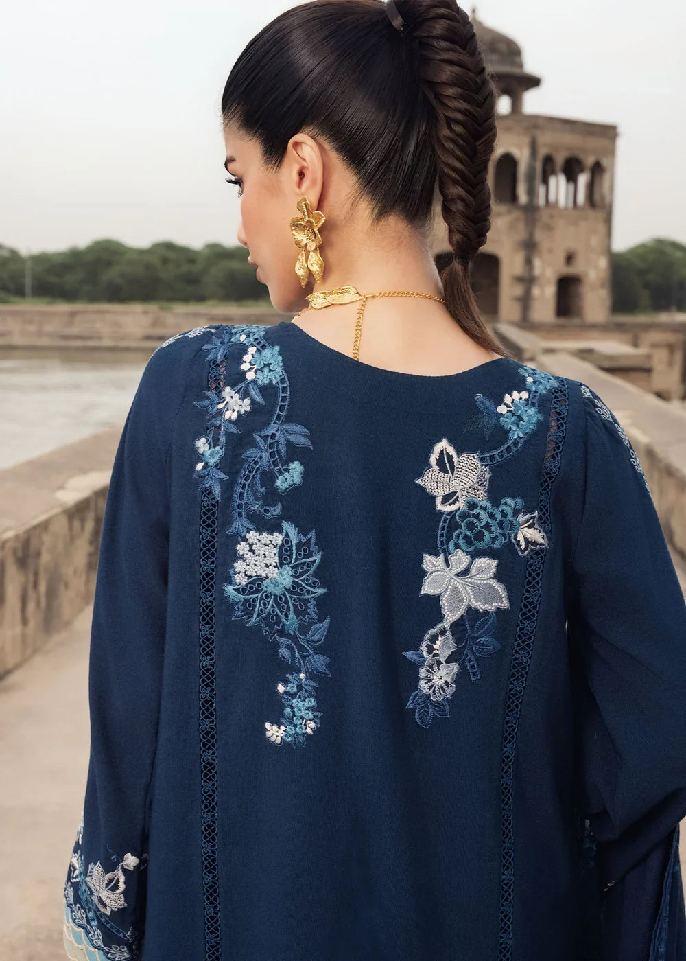 Saira Shakira | Winter 25 | LILA 1-A - House Of Hania
