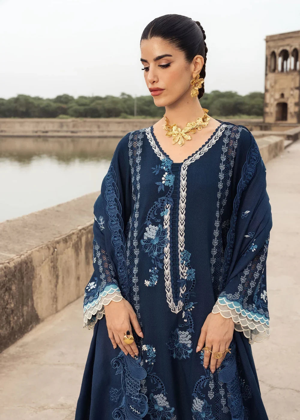 Saira Shakira | Winter 25 | LILA 1-A - House Of Hania