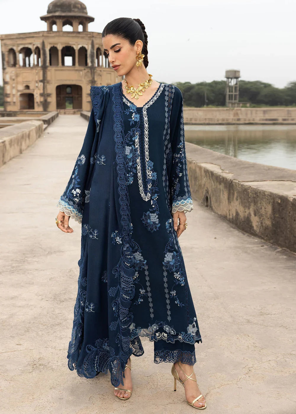 Saira Shakira | Winter 25 | LILA 1-A - House Of Hania