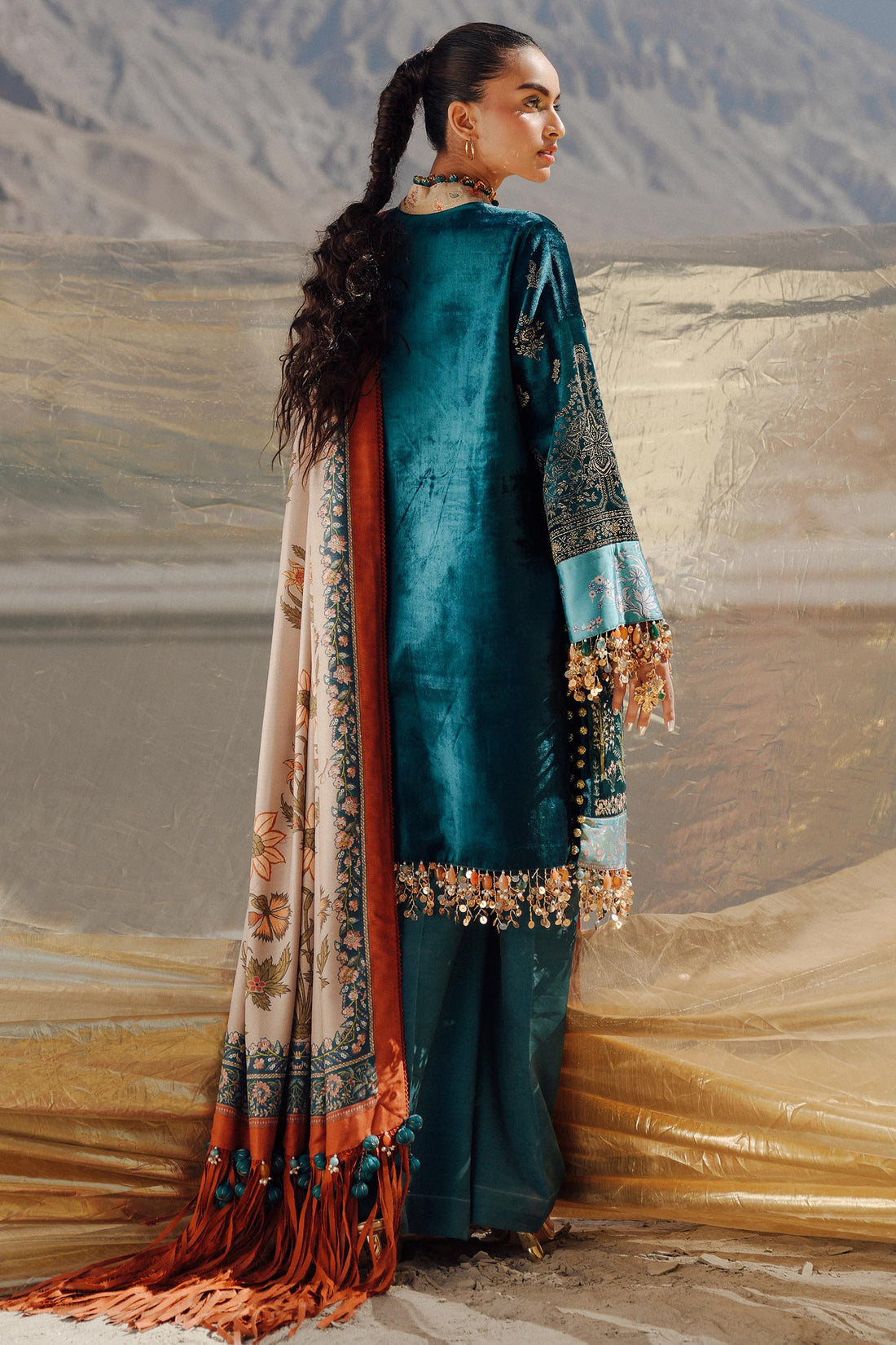 Sana Safinaz | Winter Shawl 24 | Velvet V241-003-3CP - House Of Hania