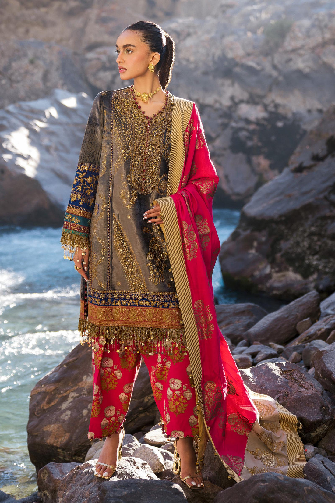 Sana Safinaz | Winter Shawl 24 | Velvet V241-004-3CP - House Of Hania