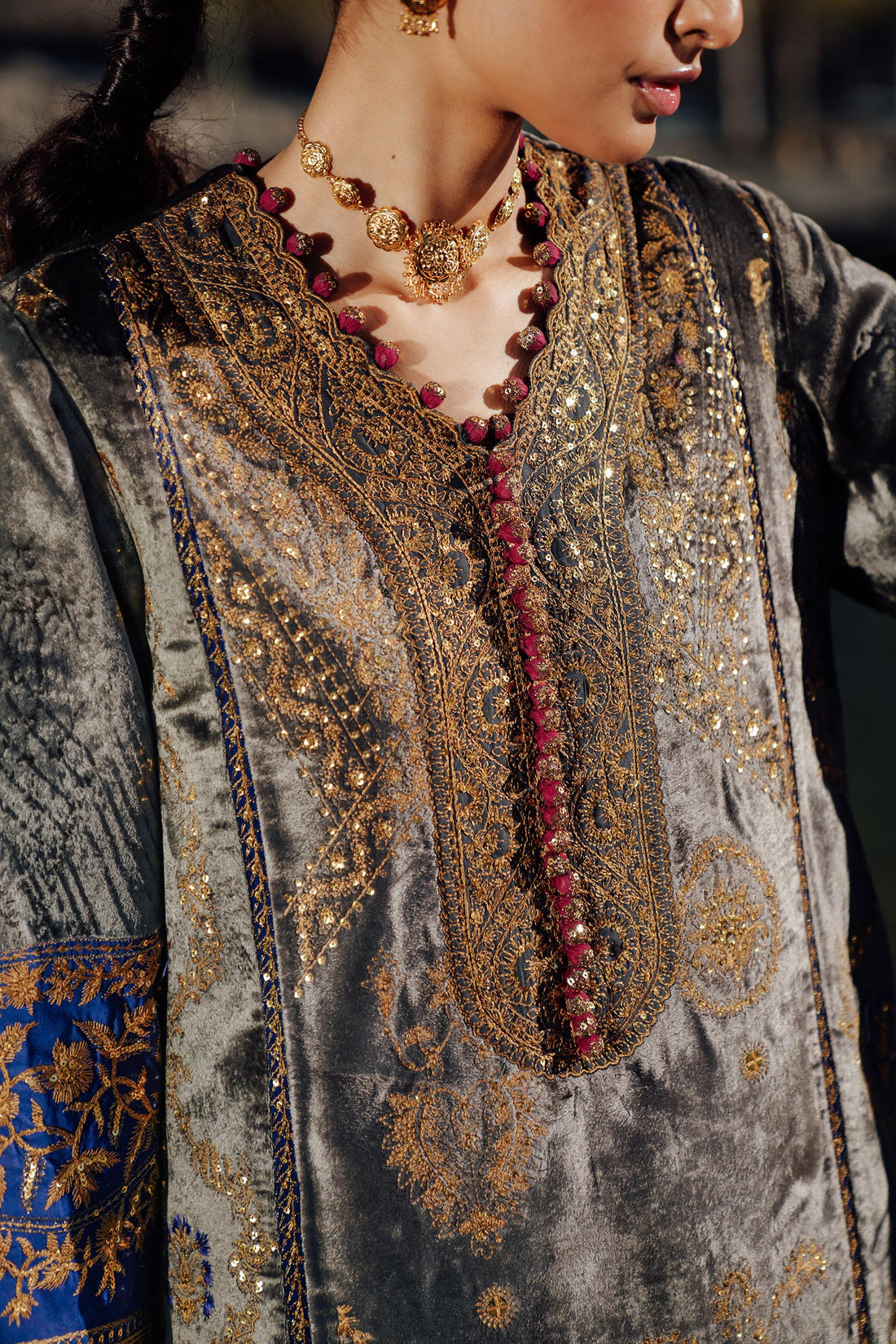 Sana Safinaz | Winter Shawl 24 | Velvet V241-004-3CP - House Of Hania