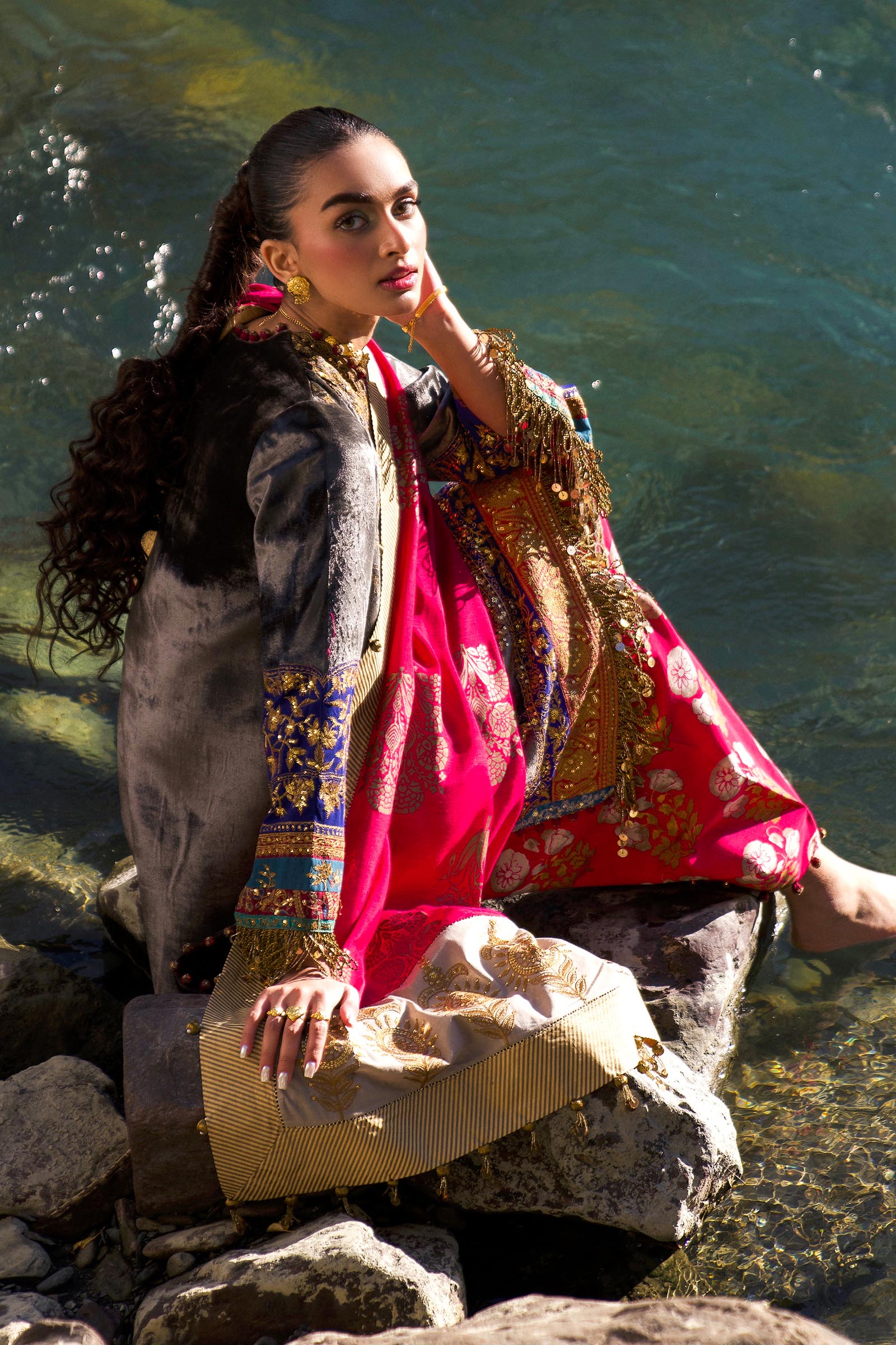 Sana Safinaz | Winter Shawl 24 | Velvet V241-004-3CP - House Of Hania