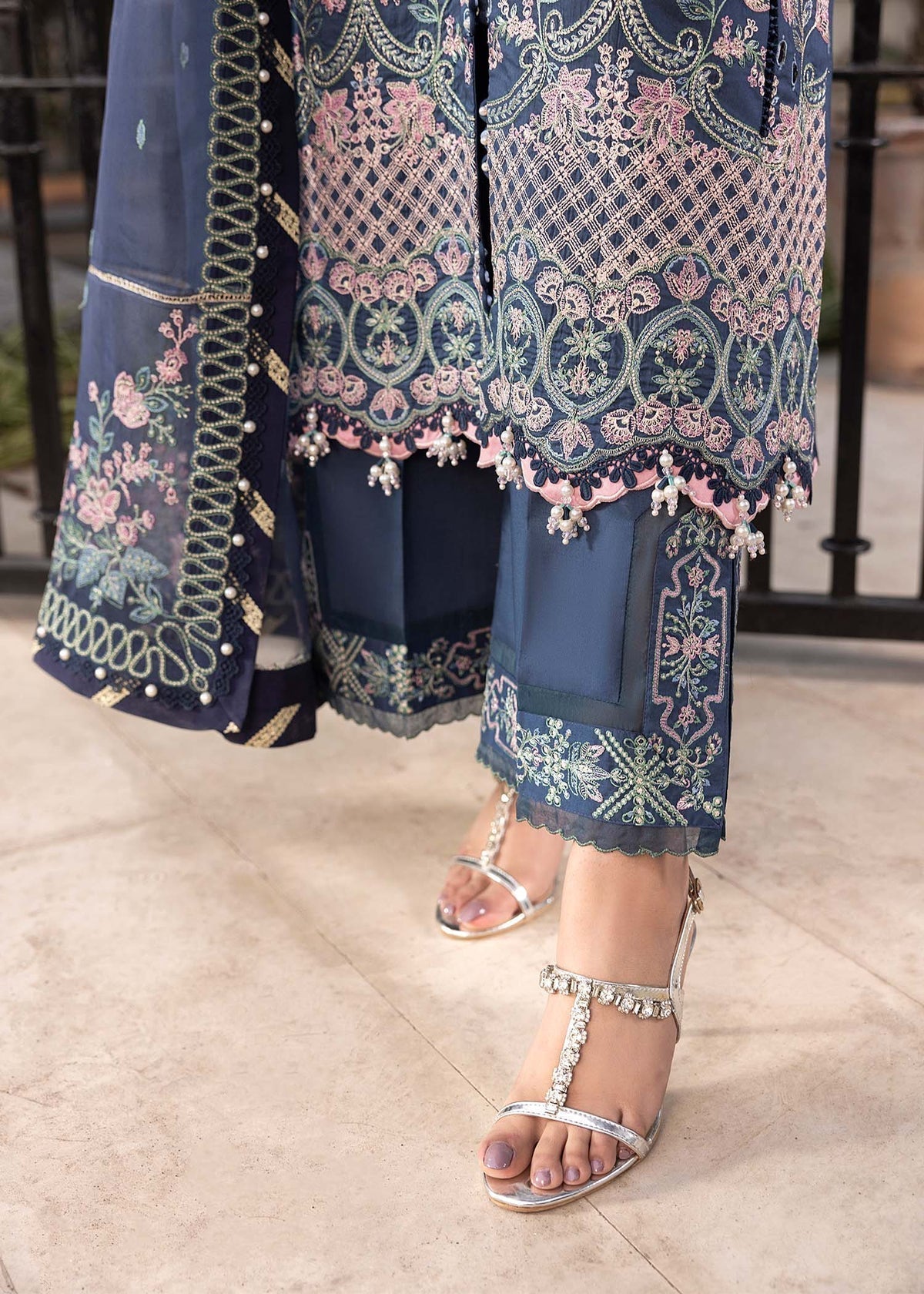 Shurooq | Luxury Lawn 25 | Mira - House Of Hania