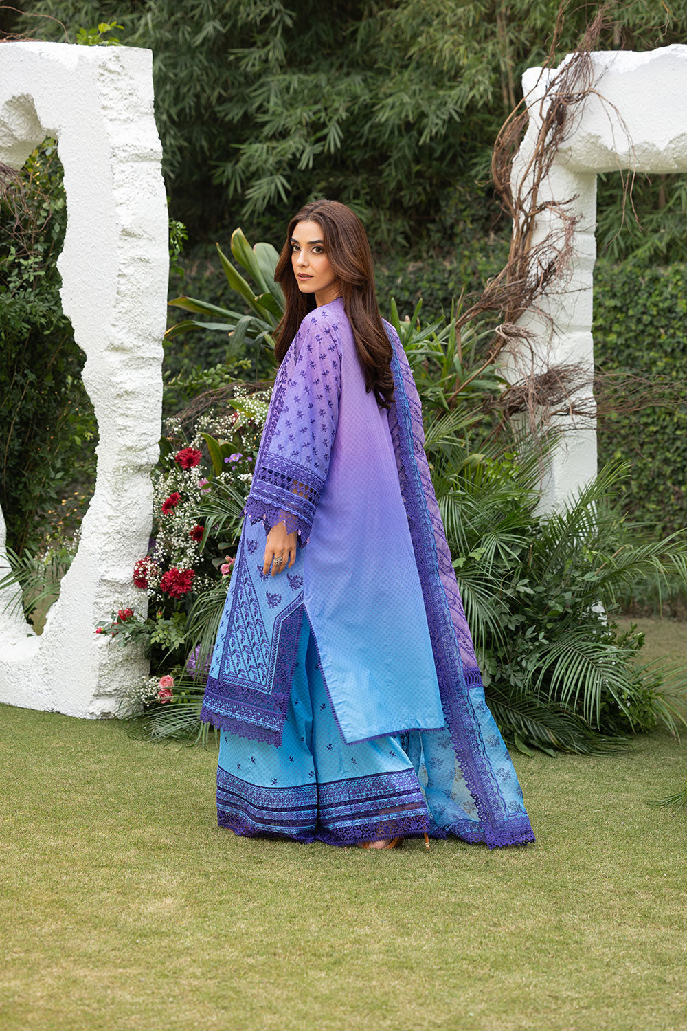 Sobia Nazir | Luxury Lawn 25 | 12B - House Of Hania