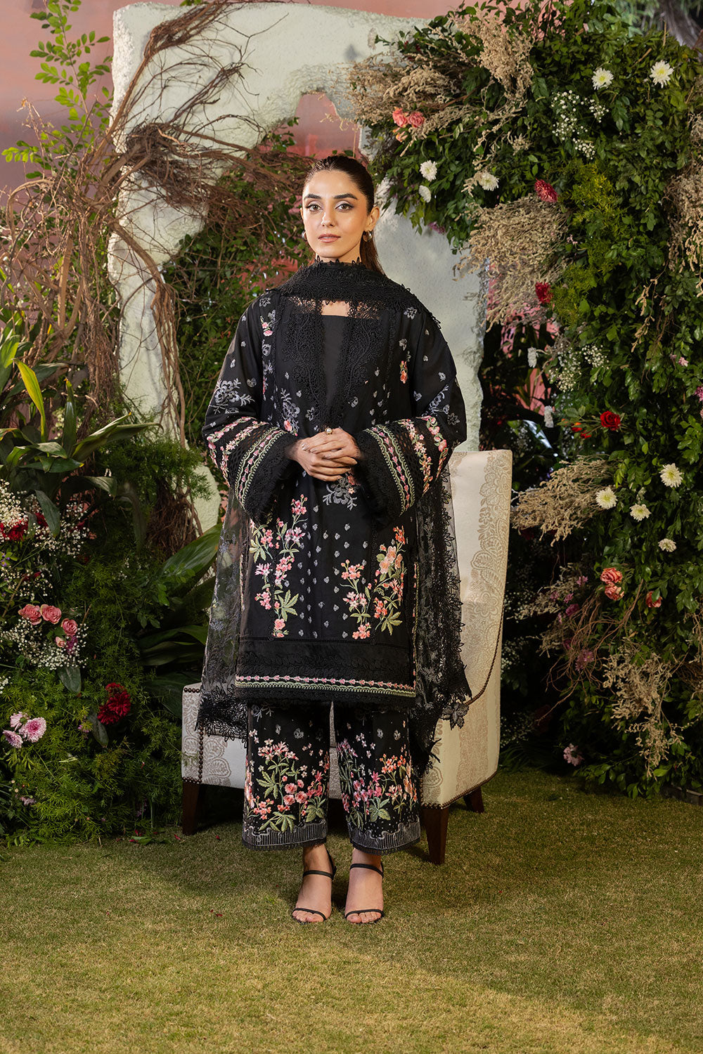 Sobia Nazir | Luxury Lawn 25 | 14B - House Of Hania