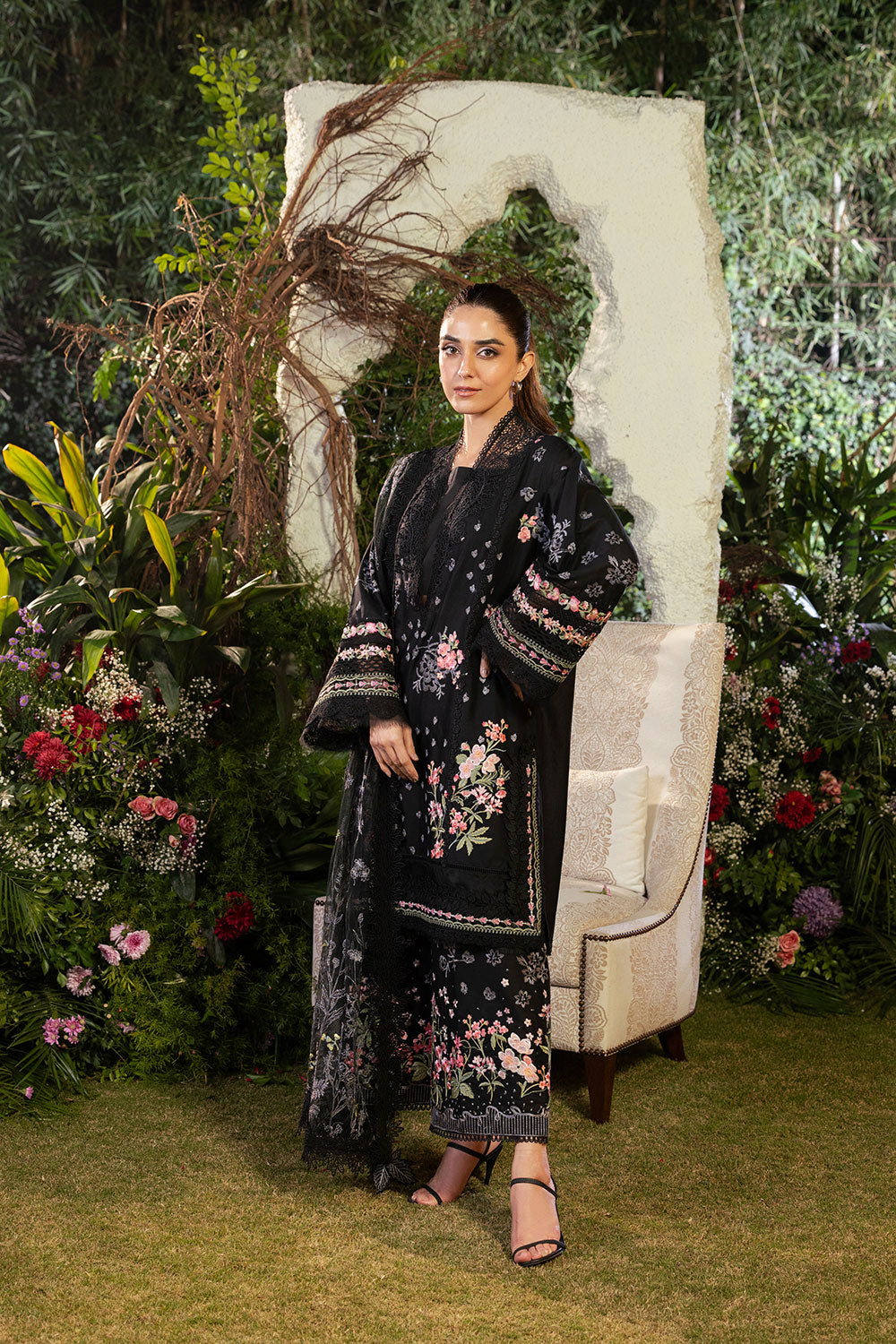 Sobia Nazir | Luxury Lawn 25 | 14B - House Of Hania