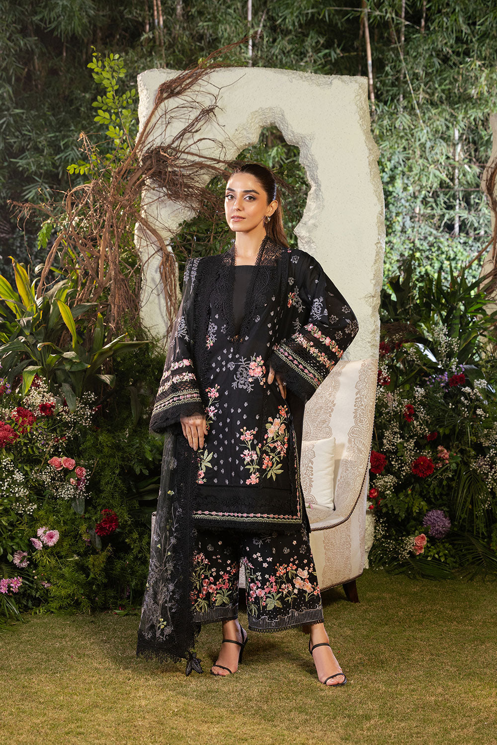 Sobia Nazir | Luxury Lawn 25 | 14B - House Of Hania