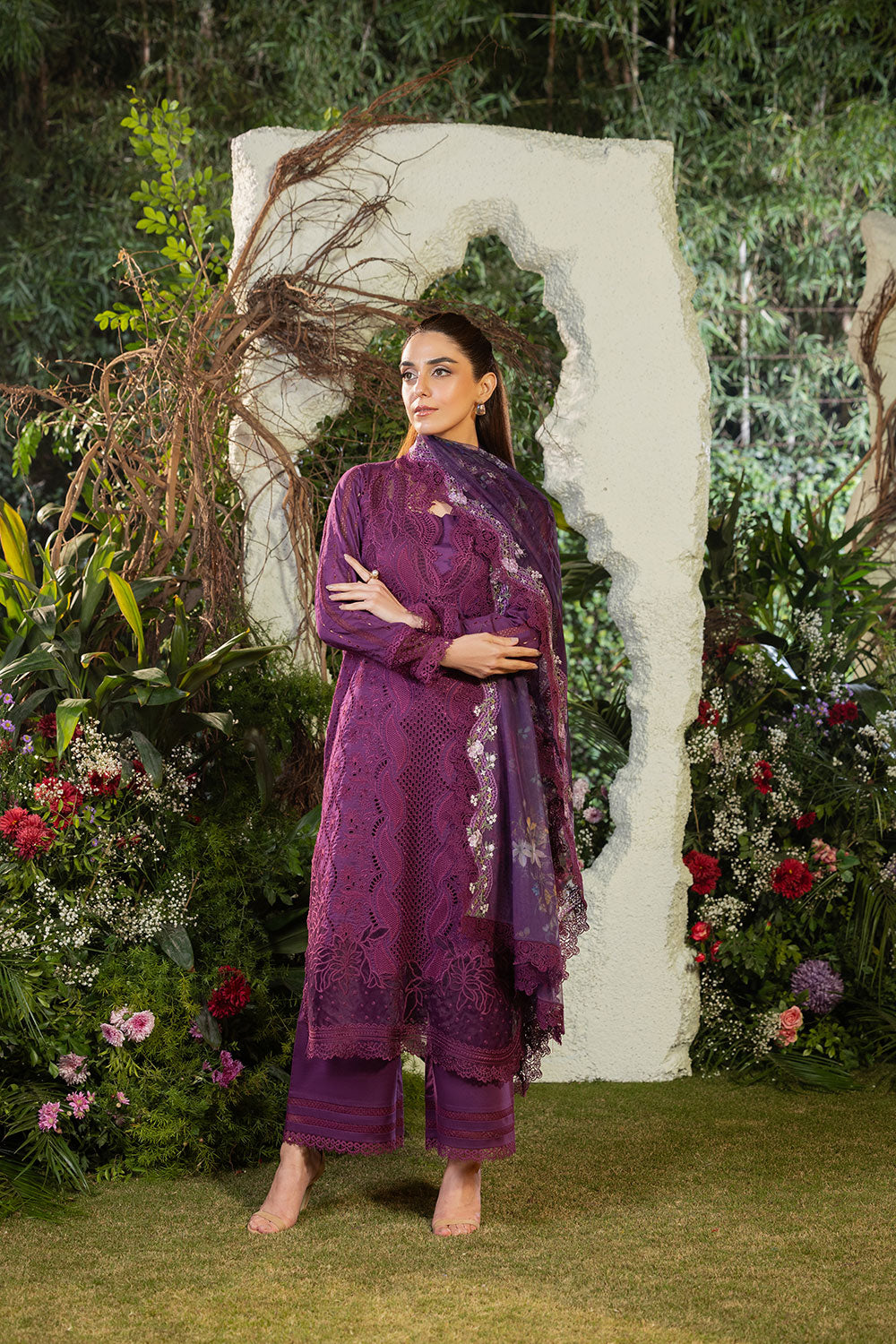 Sobia Nazir | Luxury Lawn 25 | 2B - House Of Hania