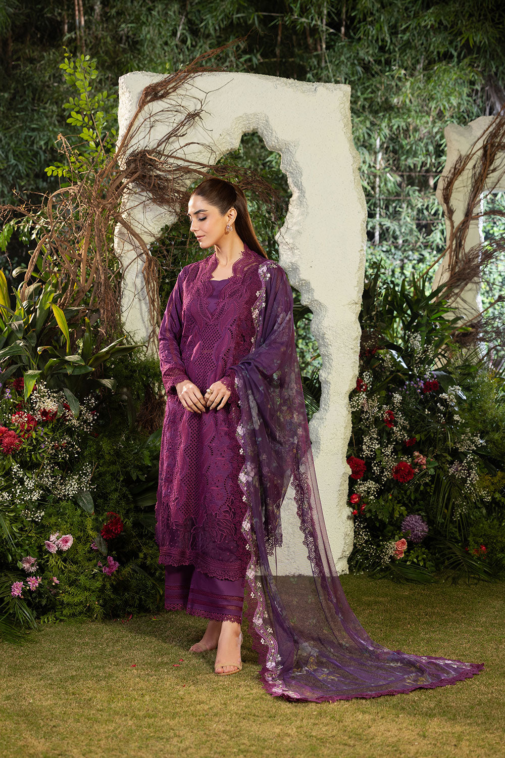 Sobia Nazir | Luxury Lawn 25 | 2B - House Of Hania