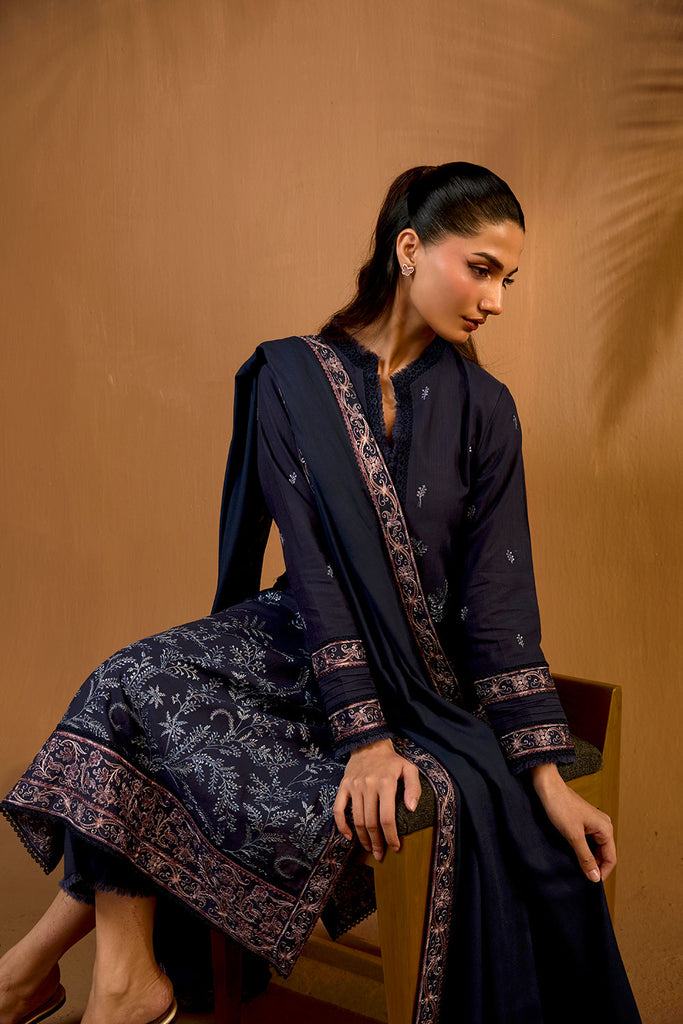 Sobia Nazir | Winter Shawl 25 | Design 7B - House Of Hania