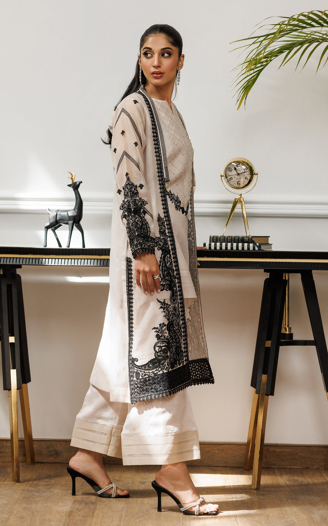 Threads and Motifs | Ready To Wear 2024 | 8969 - House Of Hania