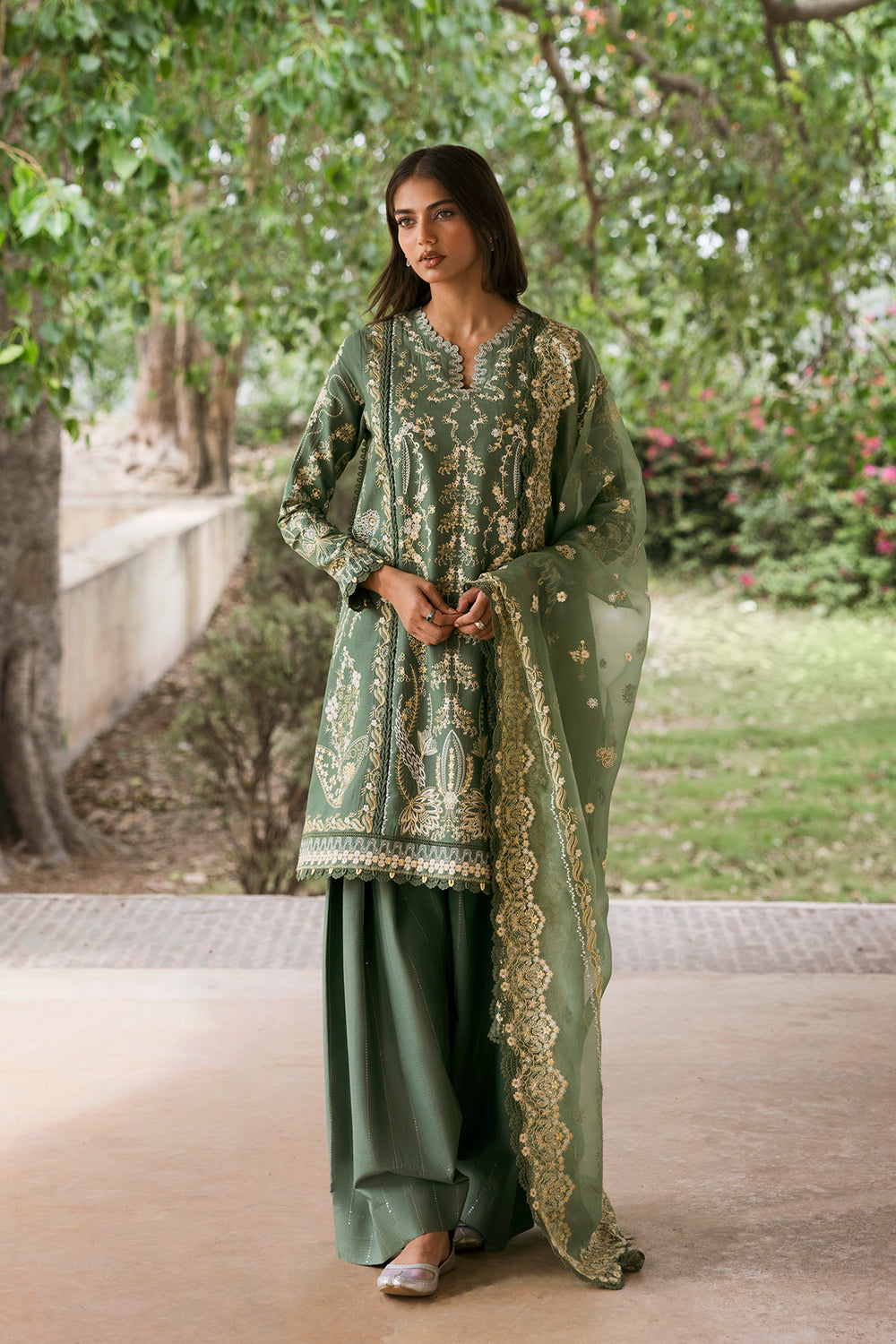 Model wearing Afrozeh Waadha shirt & trouser set