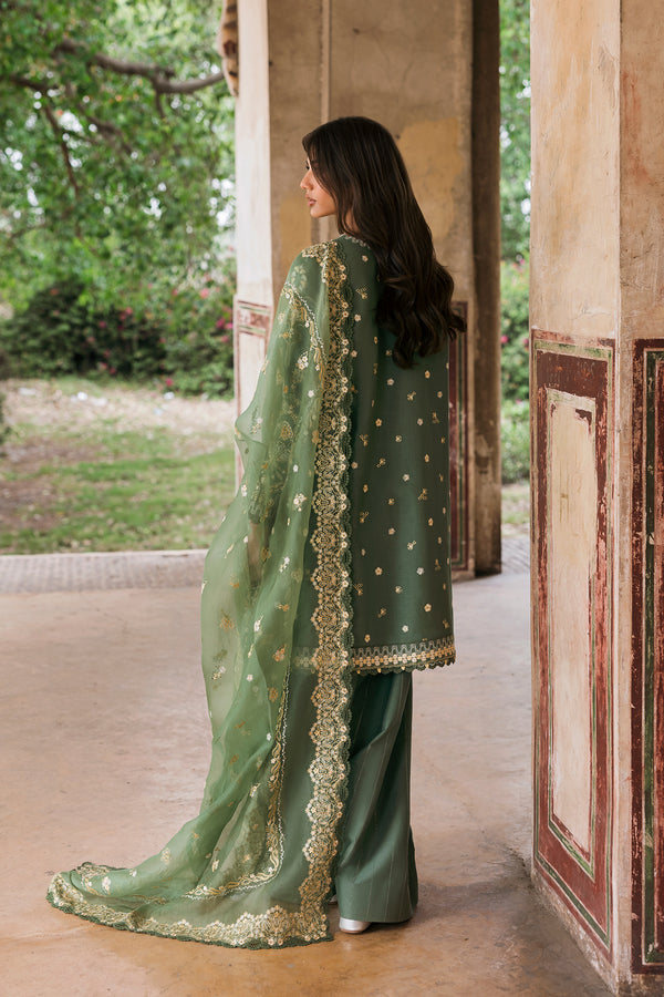 Model wearing Afrozeh Waadha shirt & trouser set