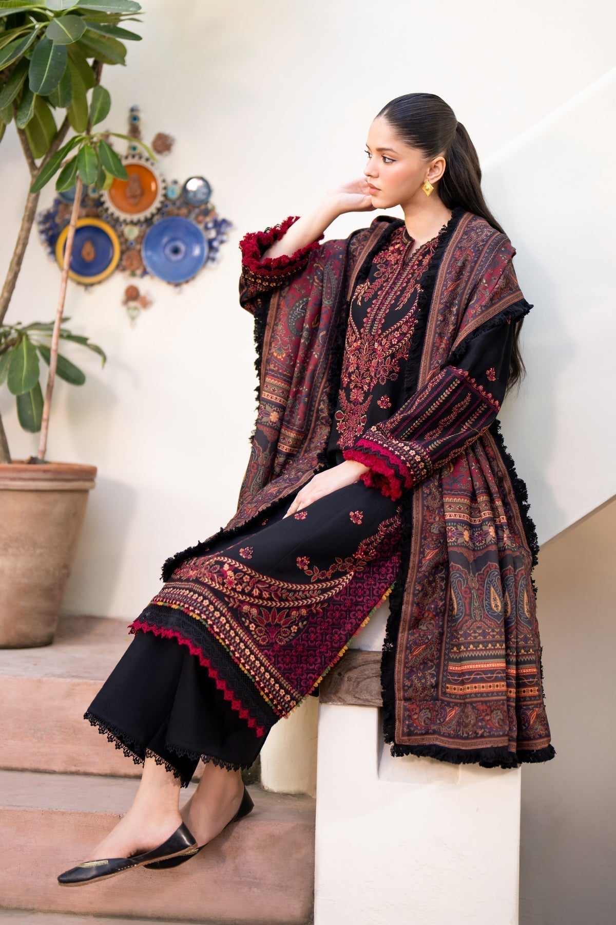 Xenia Formals | Dhoop Kinaray Winter Shawl 24 | SIYAH - House Of Hania