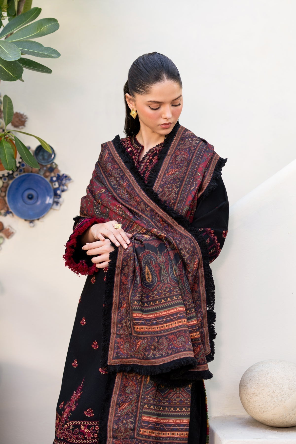 Xenia Formals | Dhoop Kinaray Winter Shawl 24 | SIYAH - House Of Hania