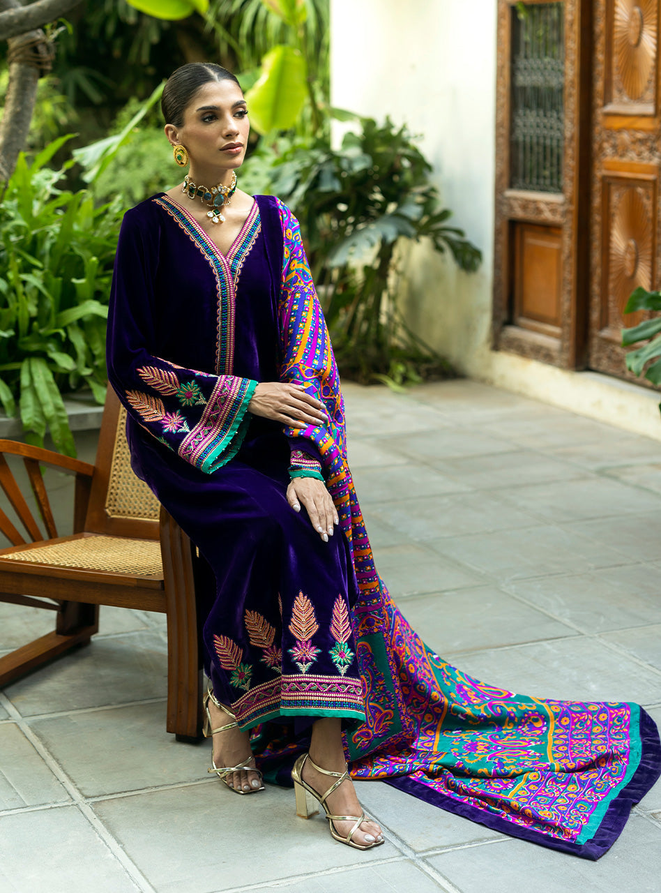 Zainab Chottani | Makhmal Luxe Pret | Rangin - House Of Hania