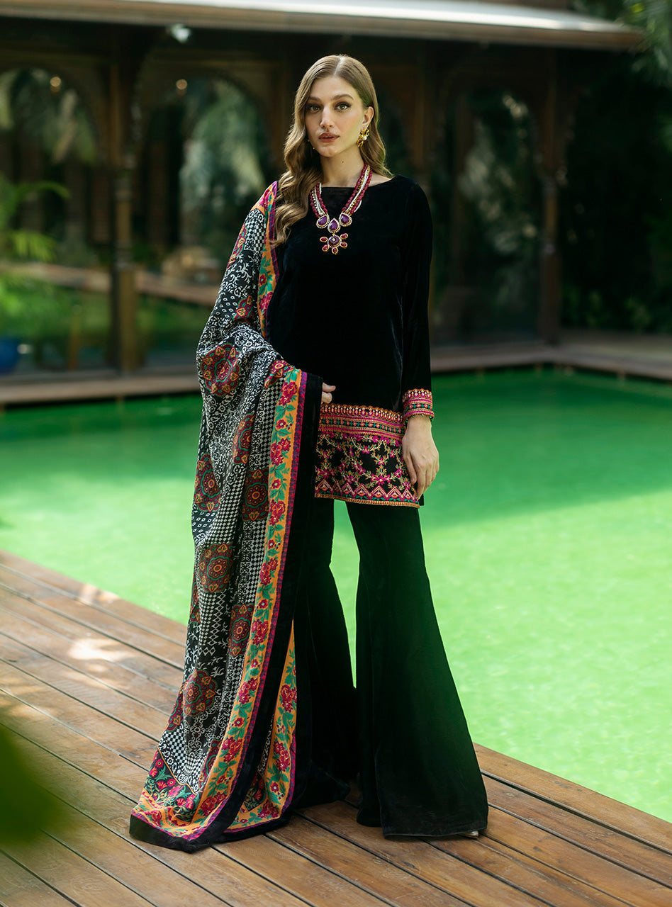 Zainab Chottani | Makhmal Luxe Pret | Zulmat - House Of Hania