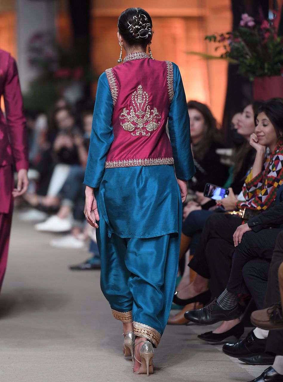 Zainab Chottani | Semi Formals | AMAL - House Of Hania
